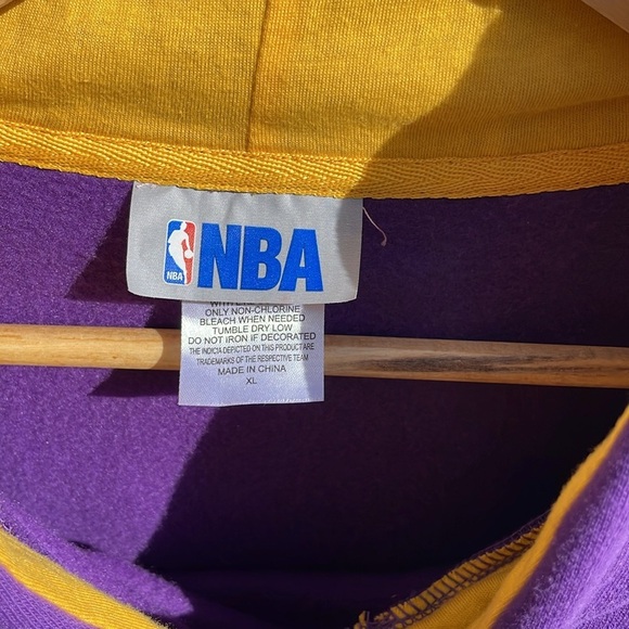 Men's Los Angeles Lakers Purple Victory Pullover Hoodie Size XL - Picture 4 of 7